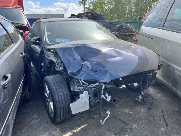 Havarované vozidlo na ploše autovrakoviště